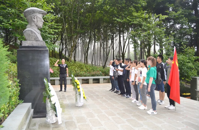 中共保山安利醫(yī)院有限責(zé)任公司支部委員會(huì)開展“不忘初心，牢記使命”愛國(guó)主義專題教育活動(dòng)