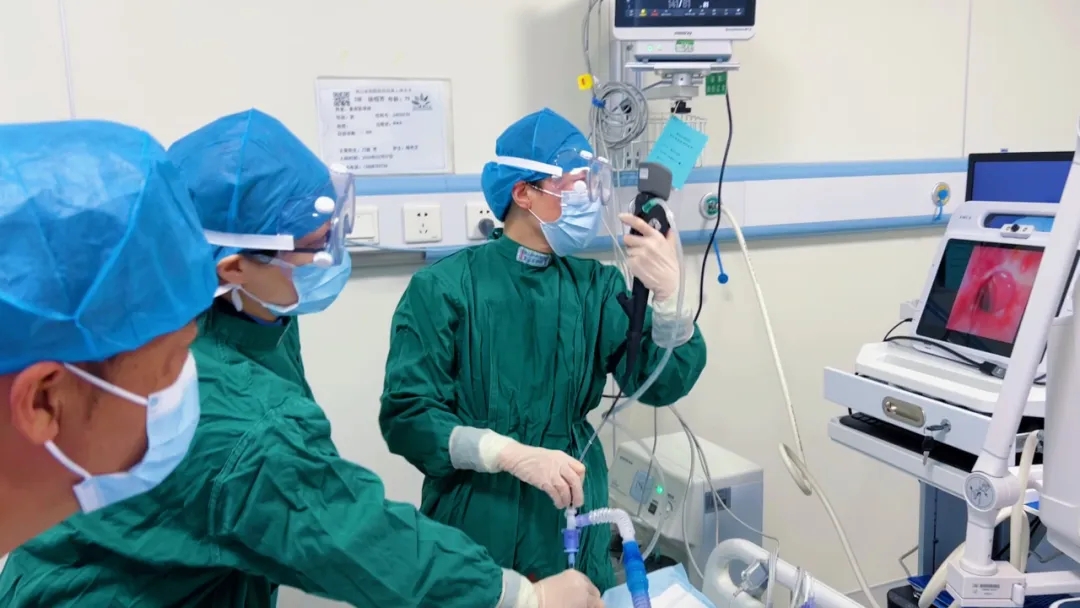 我院成功開展首例氣管內(nèi)金屬支架植入術(shù)，為氣道狹窄患者打開“生命通道”！
