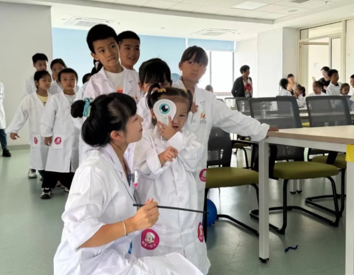 探索“視”界奧秘，呵護(hù)心靈之窗——“小小眼科醫(yī)生”活動(dòng)圓滿舉辦